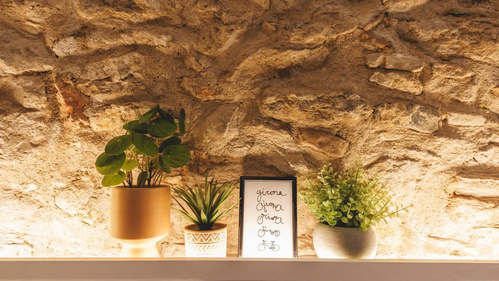 Bravissimo Mora 14, Monthly Apartment 지로나